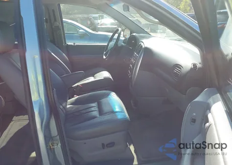 2005 Chrysler Town & Country Touring from USA, damaged, VIN 2C4GP54L85R582809